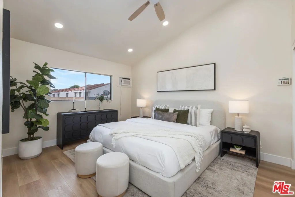 164 W 220th Street 10, Carson, California 90745 home-pic-20